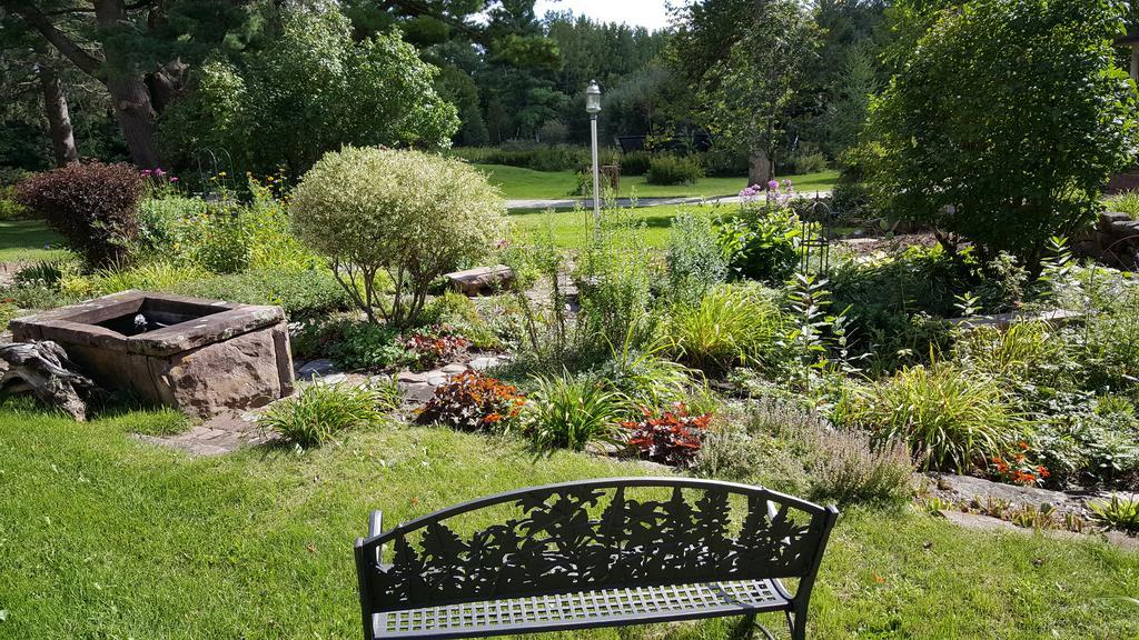 Pinehurst Inn Bed & Breakfast Бейфилд Экстерьер фото