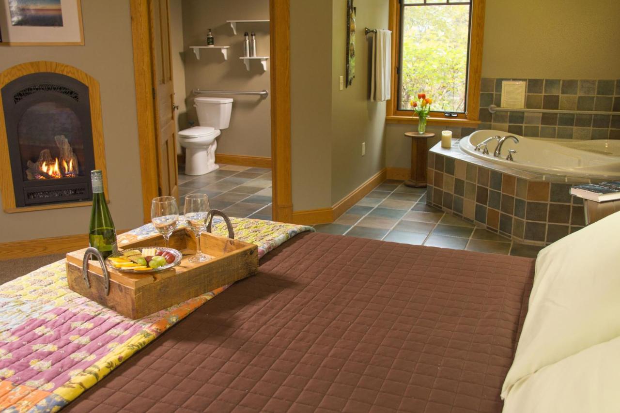 Pinehurst Inn Bed & Breakfast Бейфилд Экстерьер фото