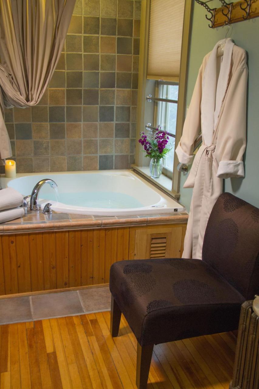 Pinehurst Inn Bed & Breakfast Бейфилд Экстерьер фото