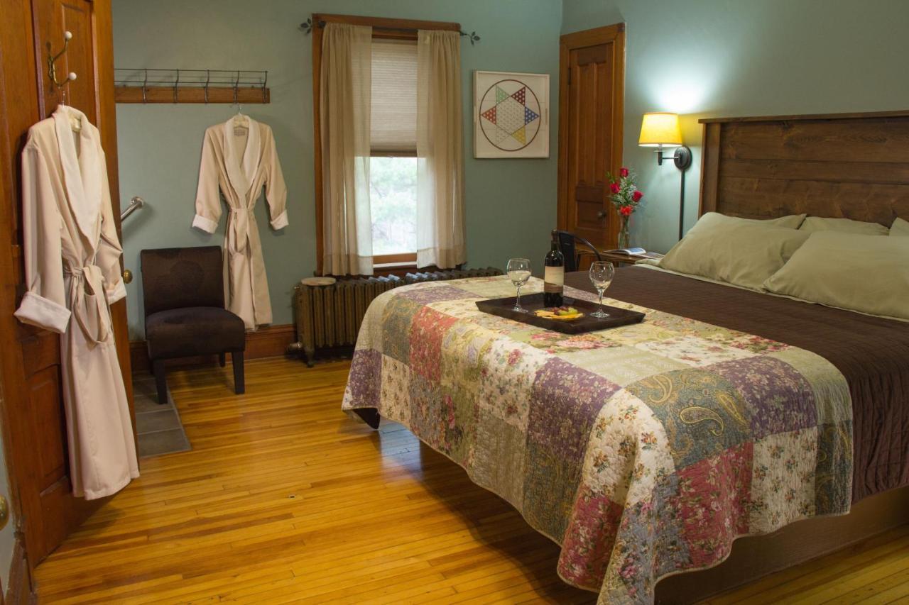 Pinehurst Inn Bed & Breakfast Бейфилд Экстерьер фото